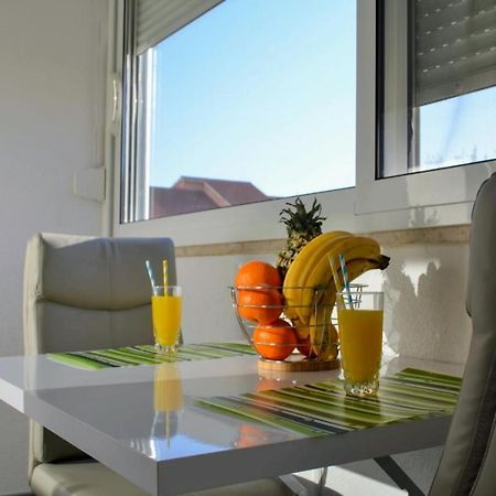 Mihaela Studio Apartmans 150M Near The Beach Каштела Екстер'єр фото