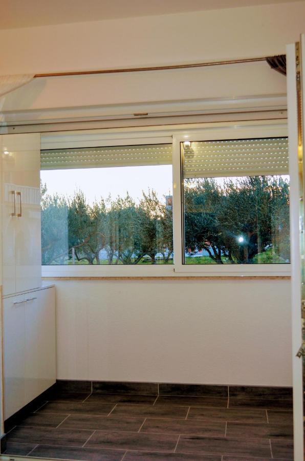 Mihaela Studio Apartmans 150M Near The Beach Каштела Екстер'єр фото