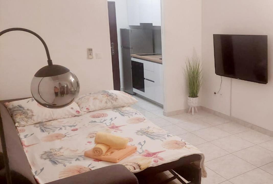 Mihaela Studio Apartmans 150M Near The Beach Каштела Екстер'єр фото