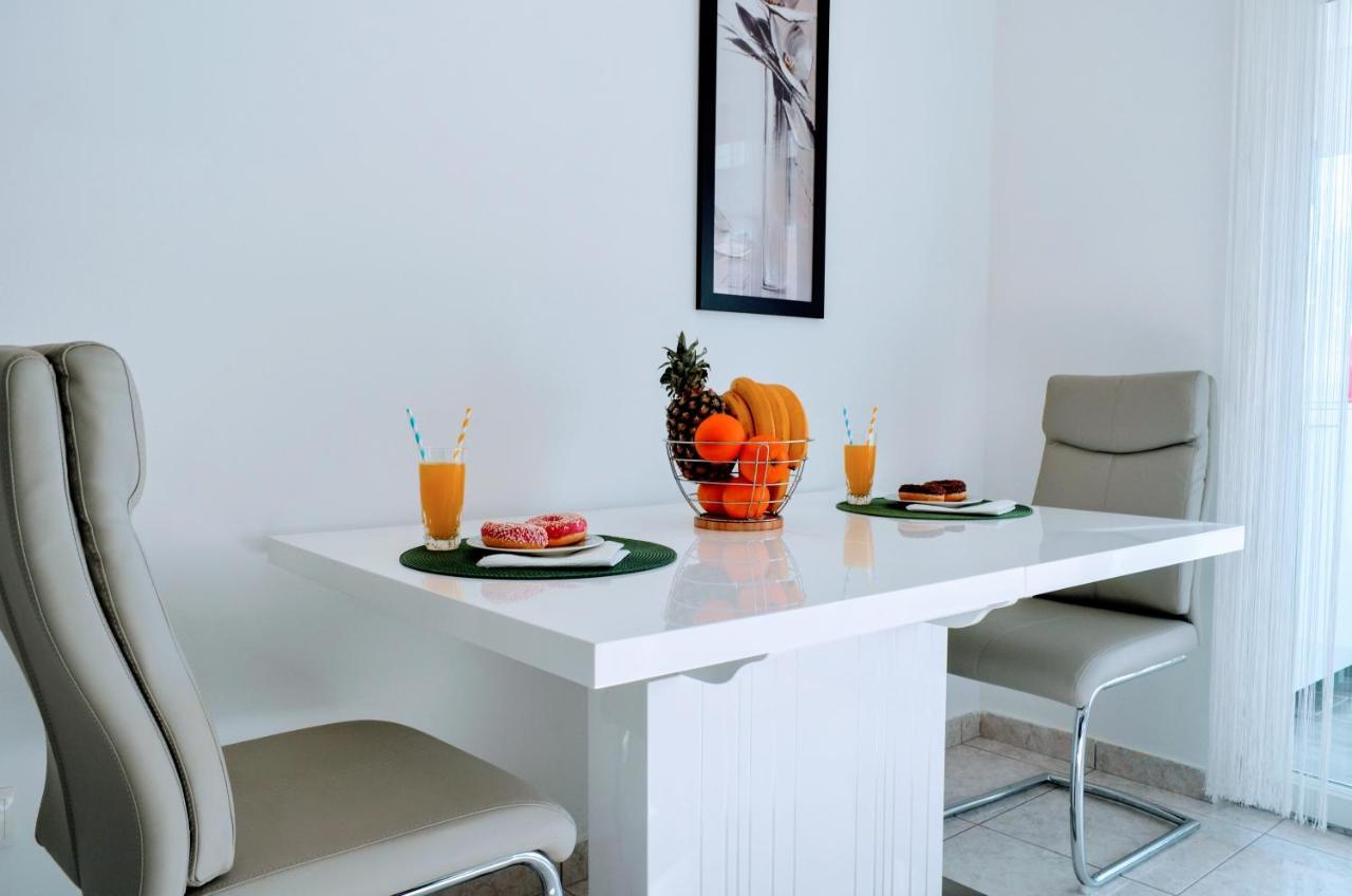 Mihaela Studio Apartmans 150M Near The Beach Каштела Екстер'єр фото