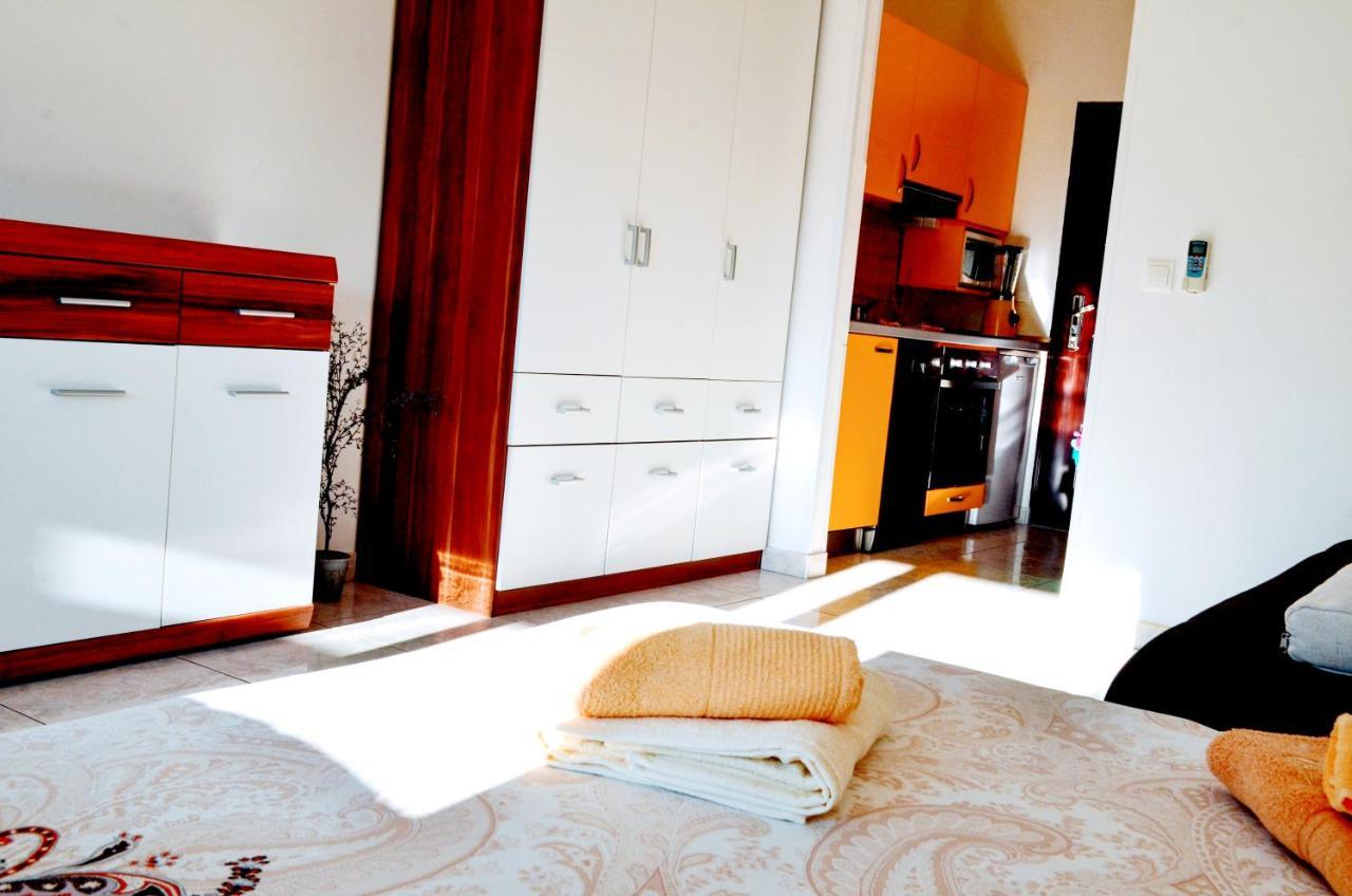 Mihaela Studio Apartmans 150M Near The Beach Каштела Екстер'єр фото
