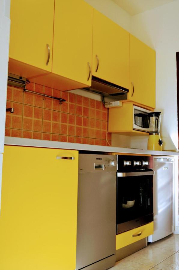 Mihaela Studio Apartmans 150M Near The Beach Каштела Екстер'єр фото