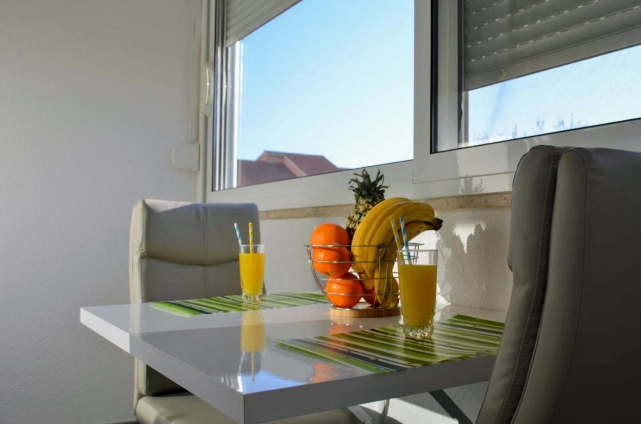 Mihaela Studio Apartmans 150M Near The Beach Каштела Екстер'єр фото
