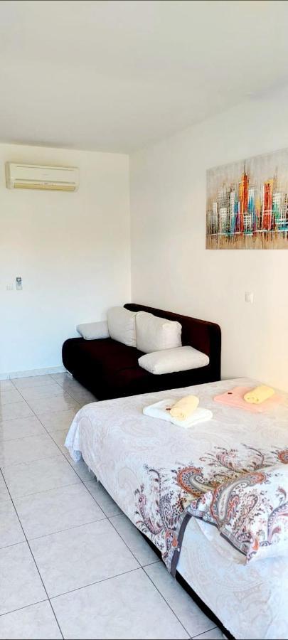 Mihaela Studio Apartmans 150M Near The Beach Каштела Екстер'єр фото