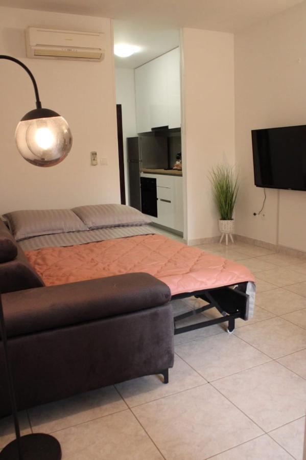 Mihaela Studio Apartmans 150M Near The Beach Каштела Екстер'єр фото