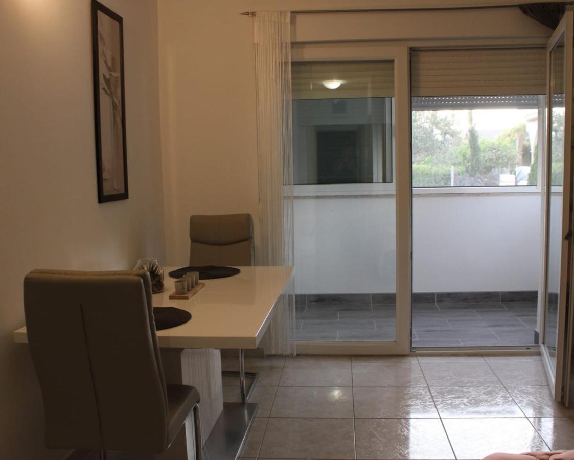 Mihaela Studio Apartmans 150M Near The Beach Каштела Екстер'єр фото