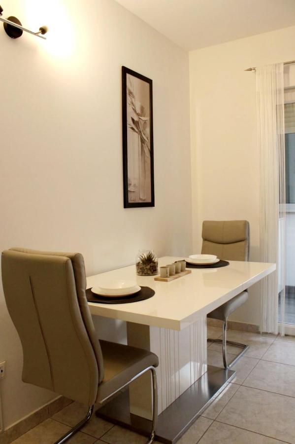 Mihaela Studio Apartmans 150M Near The Beach Каштела Екстер'єр фото