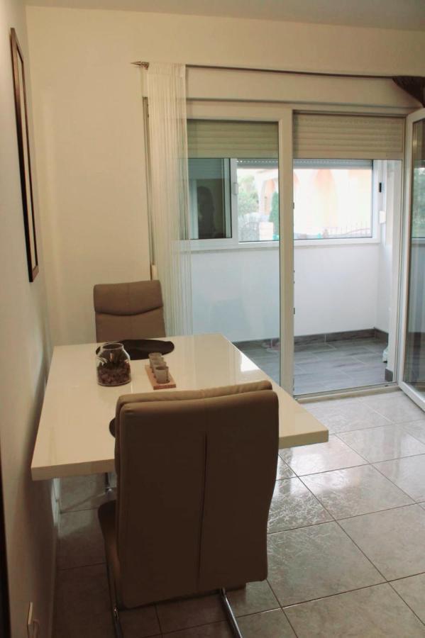 Mihaela Studio Apartmans 150M Near The Beach Каштела Екстер'єр фото
