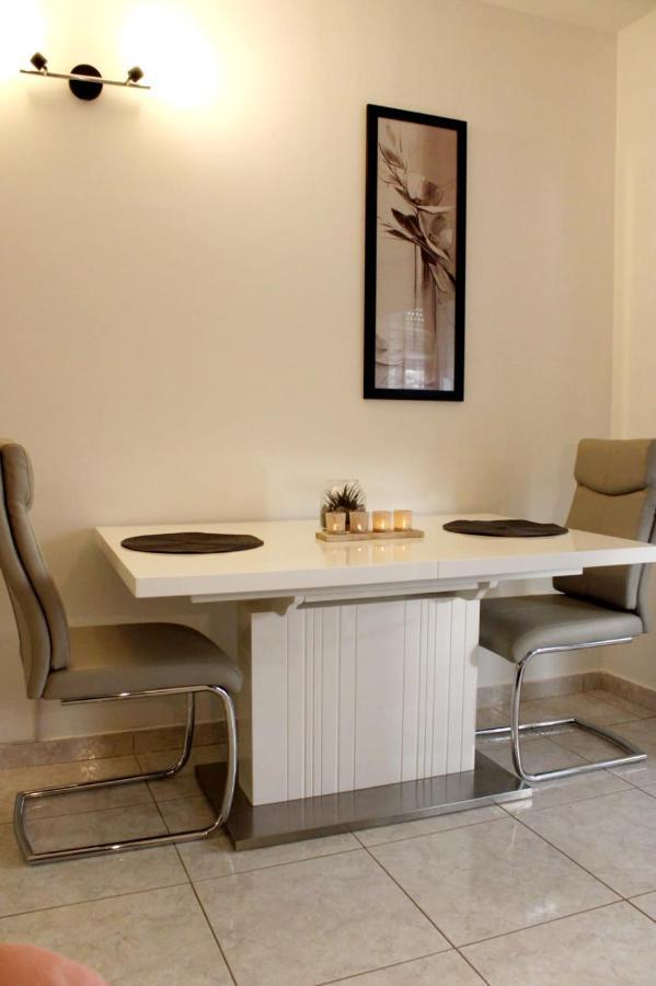Mihaela Studio Apartmans 150M Near The Beach Каштела Екстер'єр фото