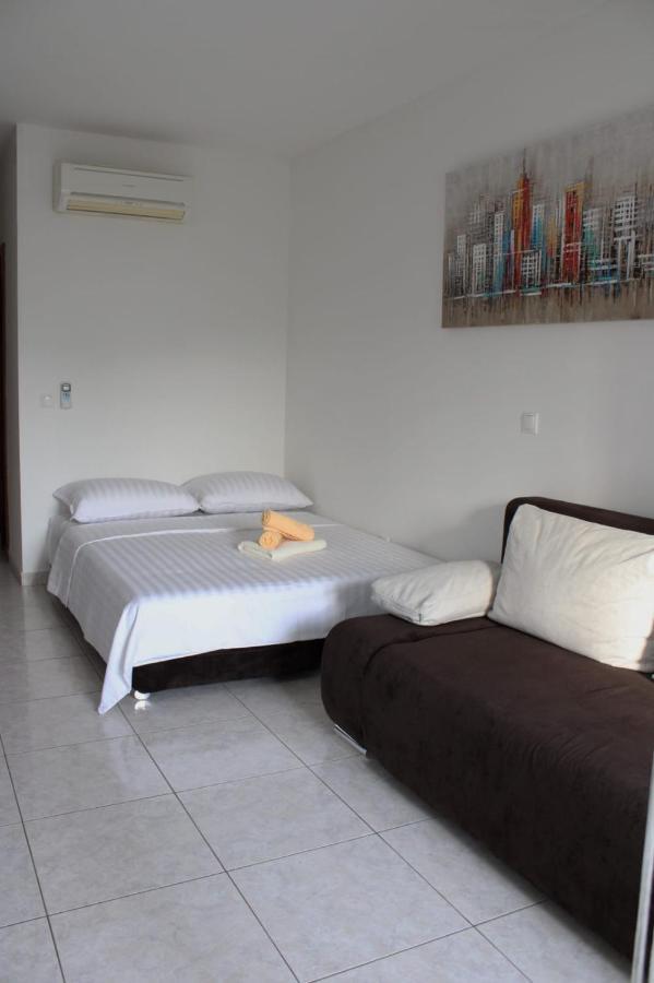 Mihaela Studio Apartmans 150M Near The Beach Каштела Екстер'єр фото