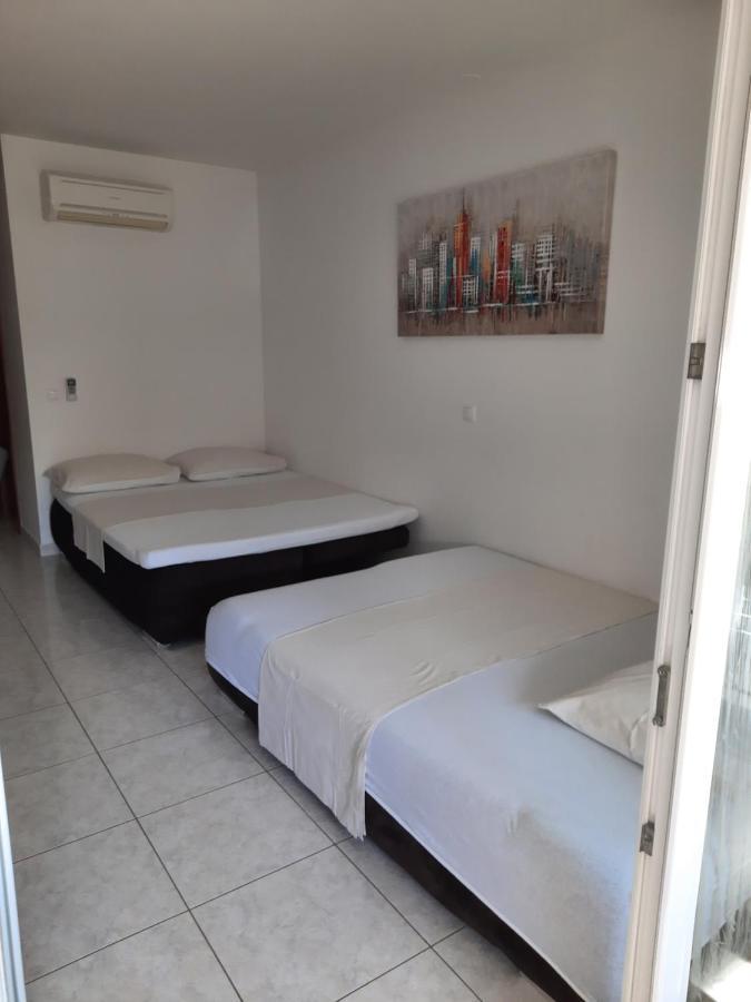 Mihaela Studio Apartmans 150M Near The Beach Каштела Екстер'єр фото